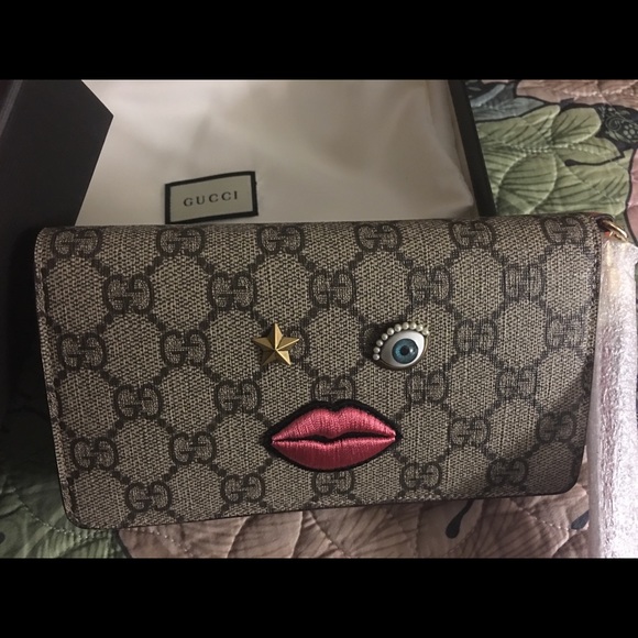 Iphone 6 Plus case with embroidered face - Picture 1 of 6